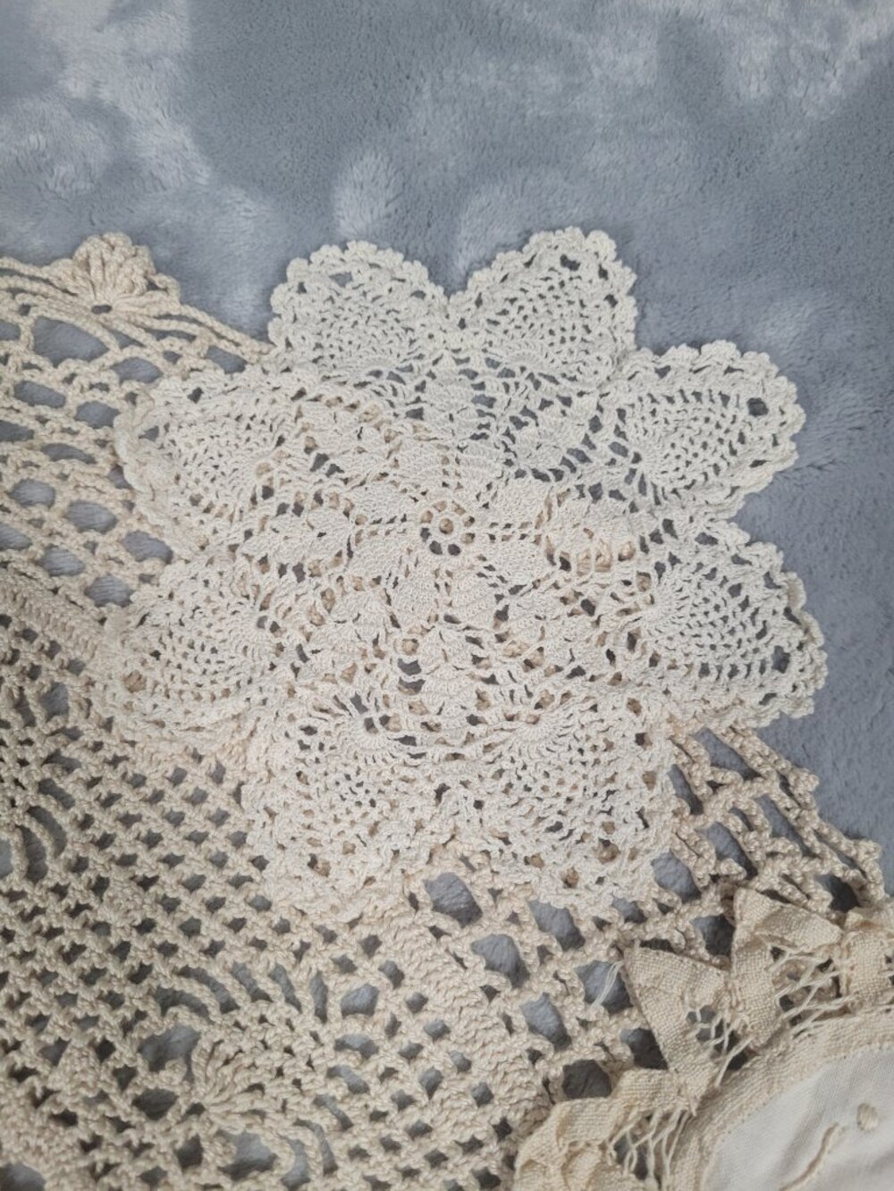 Vintage Crocheted Lace Doily Lot, Assorted Sizes 7 Piece Set Cream White - Picture 6 of 9